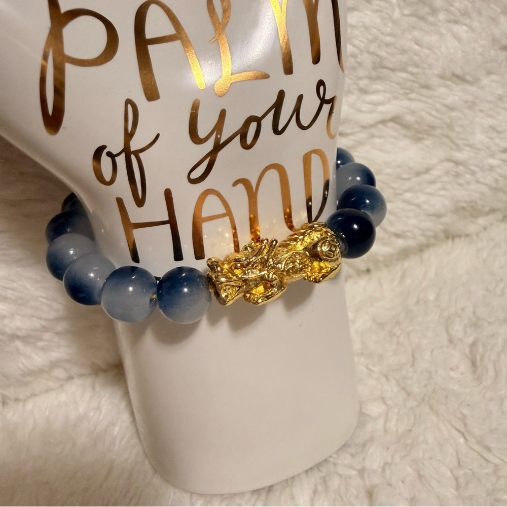 Chic Blue Agate Bracelet with Gold Piyao or Pixiu - Picture 5 of 5